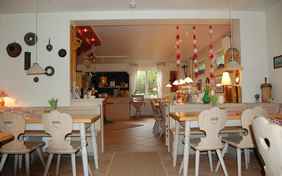 In der gemütlichen Vesperstube mit Restaurantterrasse können Sie an 6 Abenden pro Woche einkehren.